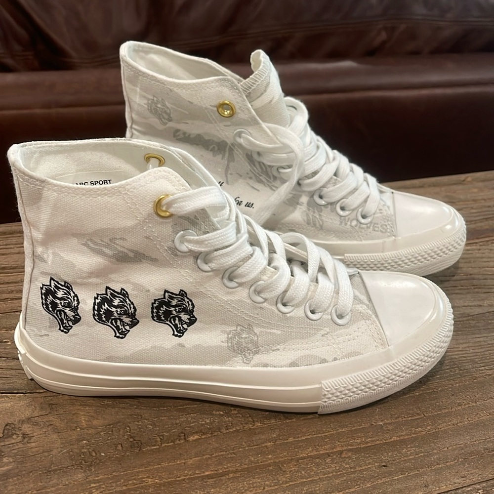Brand new ⭐️ Darc sport 🐺 shoes